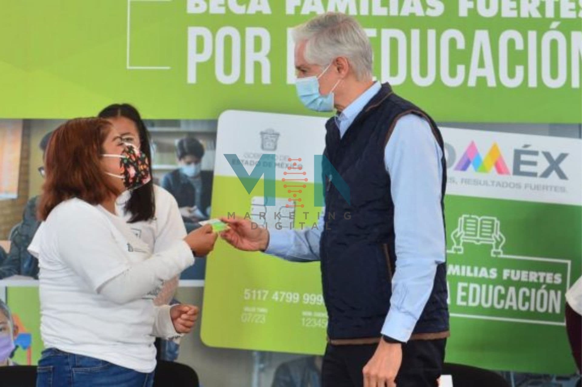 DEL MAZO ENTREGA BECAS A ESTUDIANTES DEL EDO. MEX