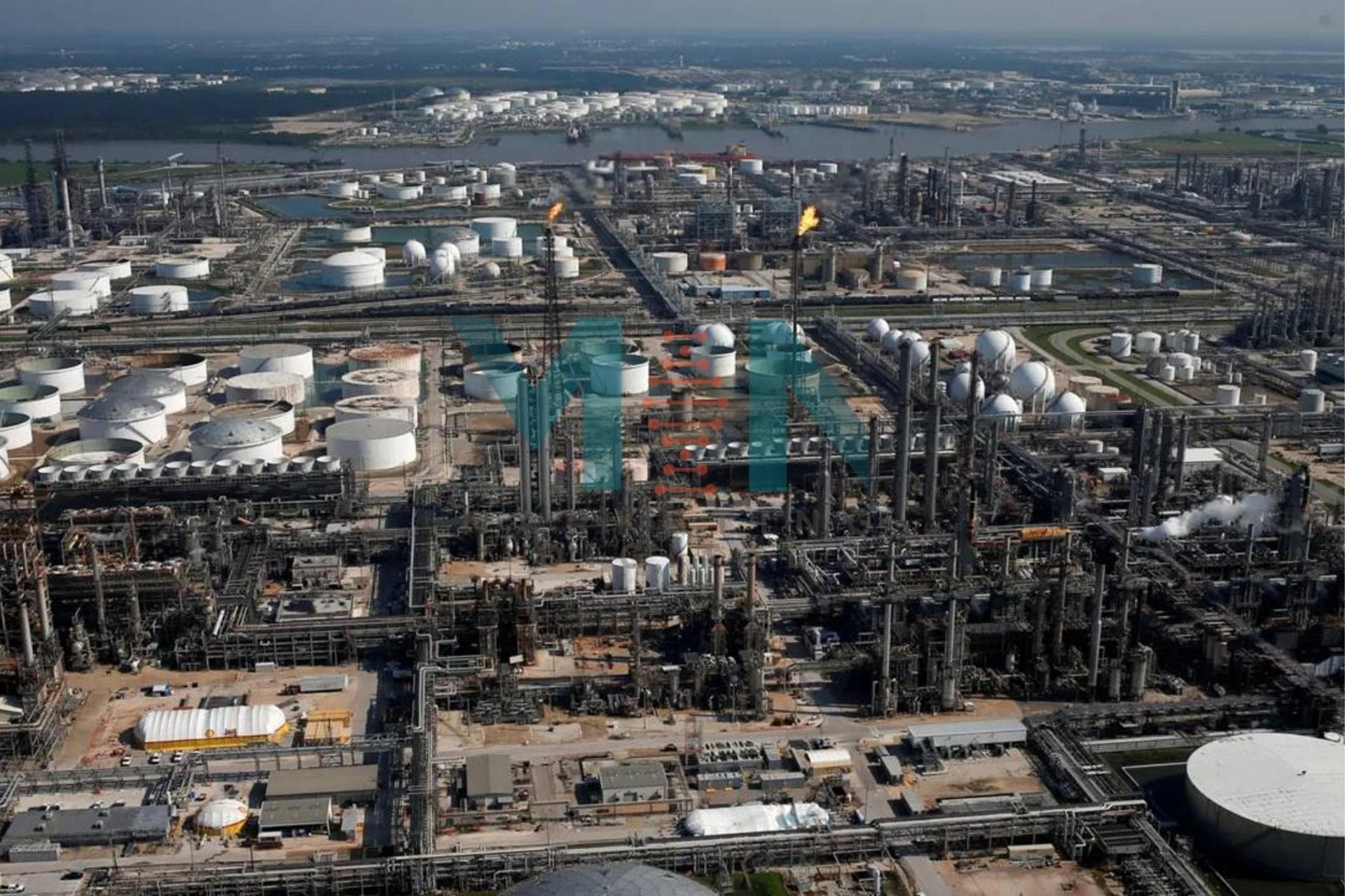 EU AUTORIZA VENTA DE DEER PARK A PEMEX